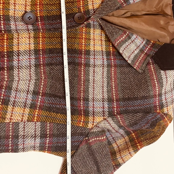 Vintage Wool Tartan Blazer with Velvet Collar – Classic British Style - Picture 3 of 10